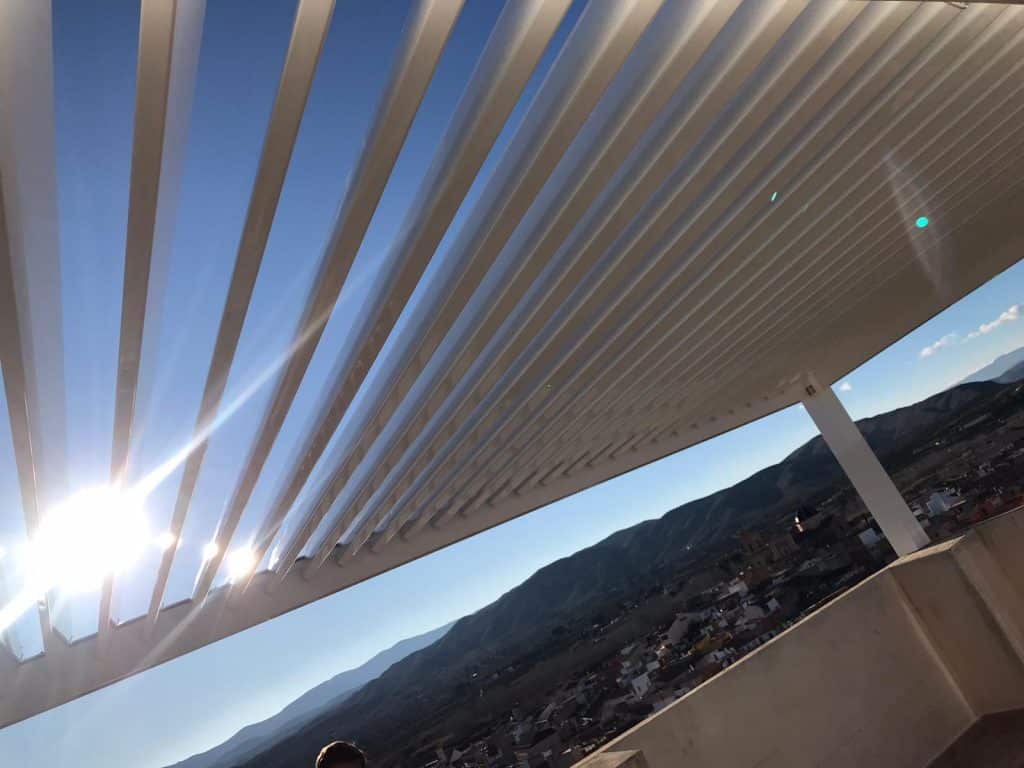 Ventajas de Instalar Pérgolas Bioclimáticas para Mejorar tu Hogar 6 Proyectos
