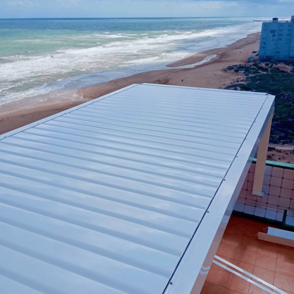 Techos de aluminio: ventajas para disfrutar al máximo tu terraza 10 Proyectos Techos de aluminio