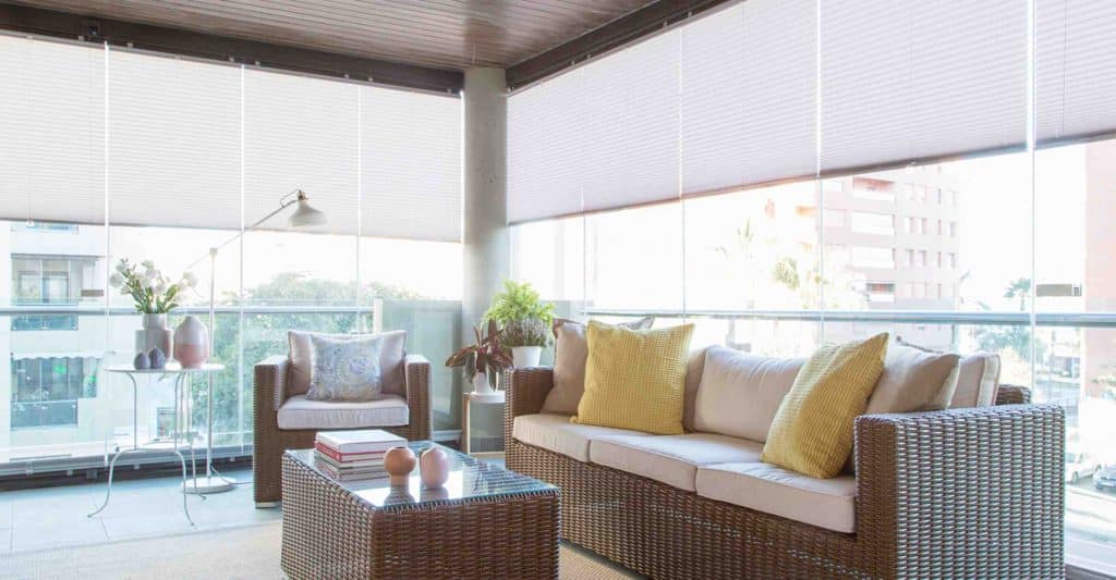 Comprar Mobiliario de Terraza - ¿Qué debemos Tener en Cuenta? 4 Precio cortinas cristal scaled