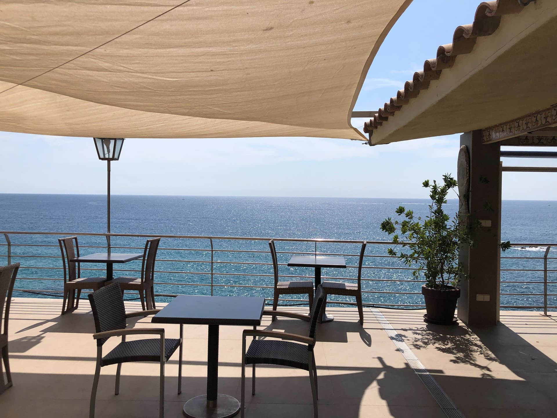 Toldos vela para terrazas, la opción de moda 4 Toldo montserrat en terraza playa