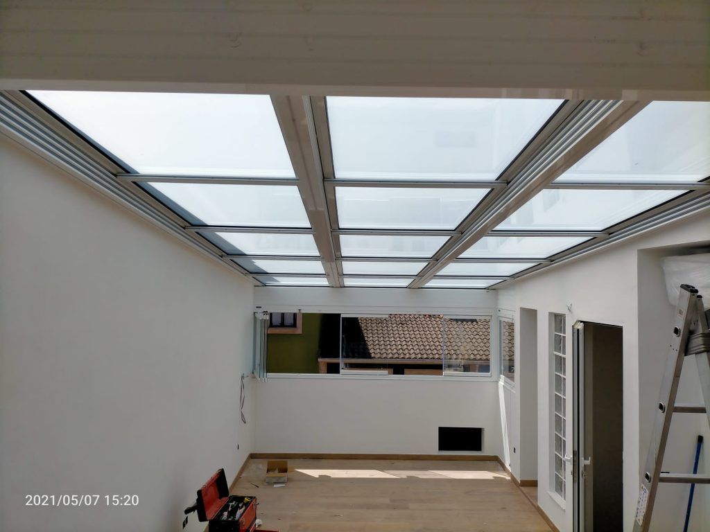 Techos de Aluminio: La Transformación Elegante para tu Hogar 5 Los techos de aluminio móviles y fijos se han convertido en una opción popular para aquellos que desean transformar su hogar de manera elegante y funcional.
