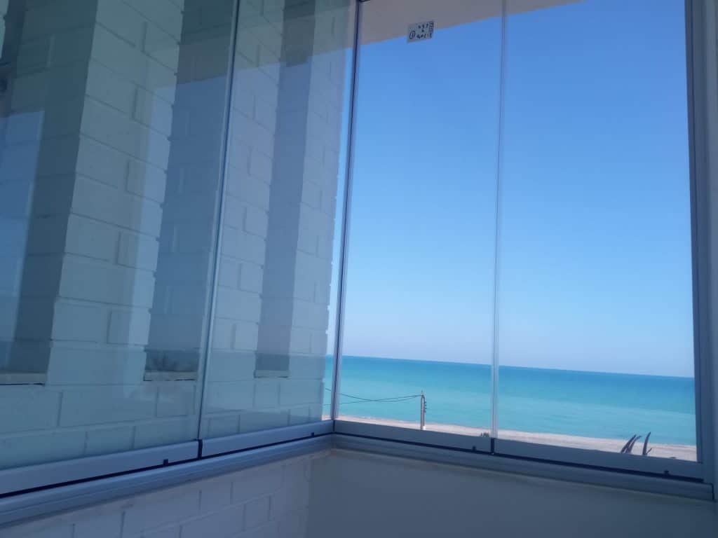 Todo lo que Debes Saber Sobre los Cerramientos de Cristal 3 cortinas de cristal fotos 1