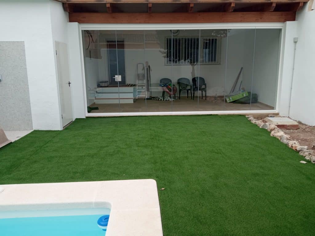 Cerramientos con ventilación natural: Protección y aire fresco 5 Cerramientos con ventilación natural Protección y aire fresco