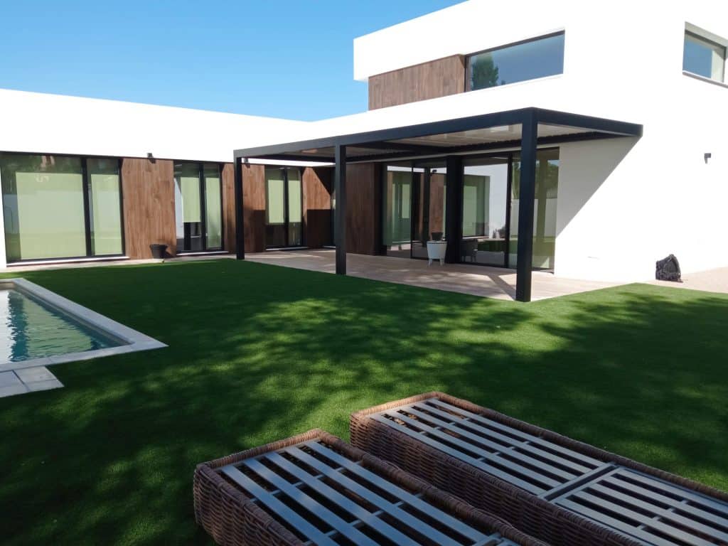 Transformación de exteriores con Pergolas Bioclimáticas Innovadoras 1 Transforma Exteriores con Pérgolas Bioclimáticas Innovadoras