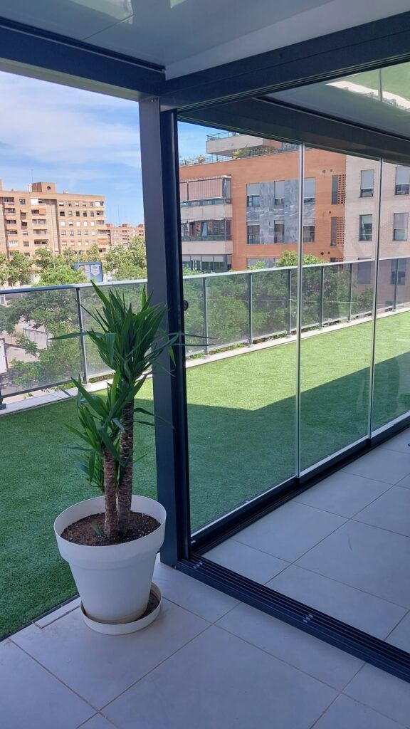 Cortinas de Cristal: La Solución para Espacios Modernos y Funcionales 3 Cortinas de cristal300