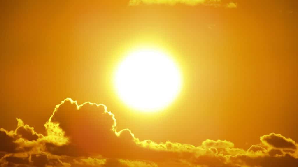 Pérgolas bioclimáticas con sistemas solares: sostenible para tu hogar 2 Pérgolas bioclimáticas con paneles solares sostenibilidad